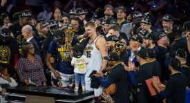 NBA风云再起：伦纳德合同谜团，快船队与雄鹿队争夺战